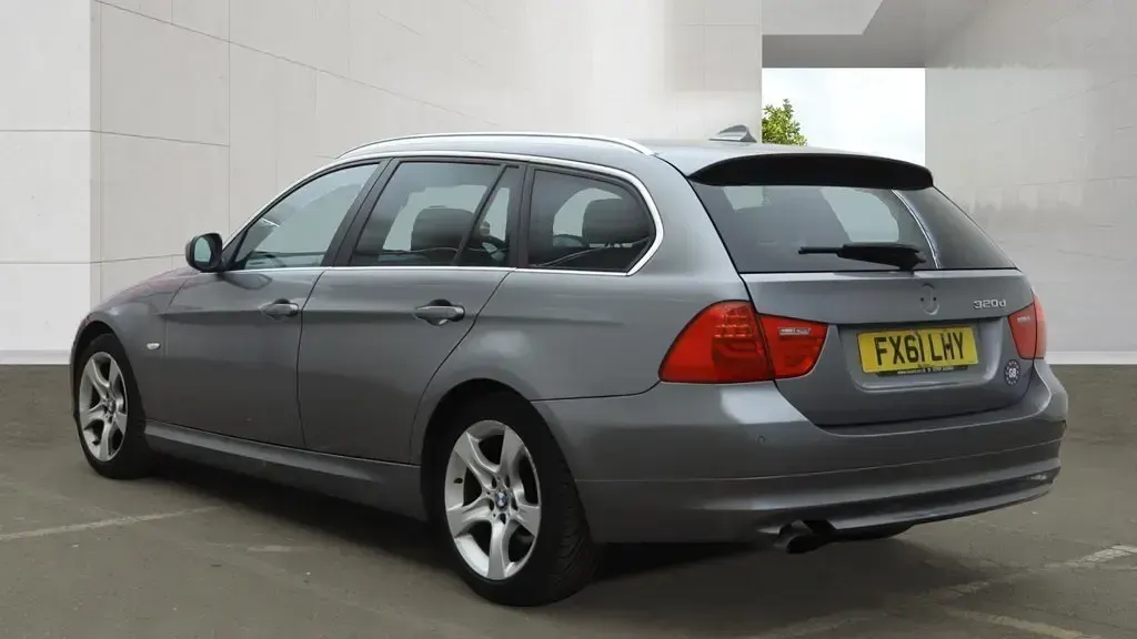 Używany BMW 320 Exclusive 2011 Szary Kombi