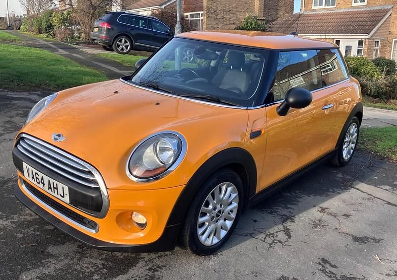 Usado Mini ONE Hatch 2014 Naranja Utilitario