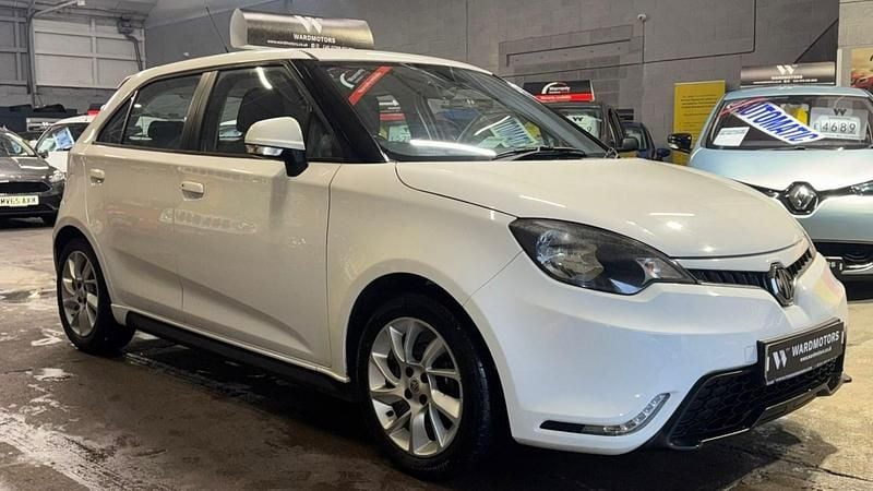 Used MG MG3 106 HP (77 kW) 2017 White Hatchback