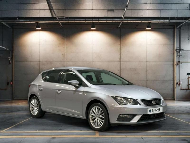 Used Seat Leon SE Dynamic 115 HP (84 kW) 2019 Silver Hatchback