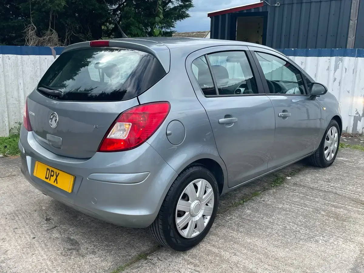 Used Vauxhall Corsa 90 HP (66 kW) 2012 Silver Hatchback