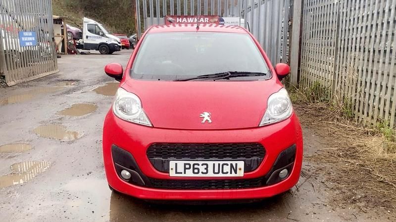 Used Peugeot 107 Active 67 HP (49 kW) 2014 Red Hatchback