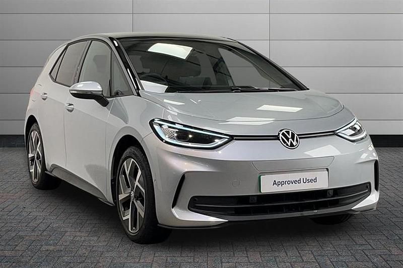 Used VW ID.3 Pro 150 kW (204 HP) 2025 Scale silver with solid black roof Hatchback