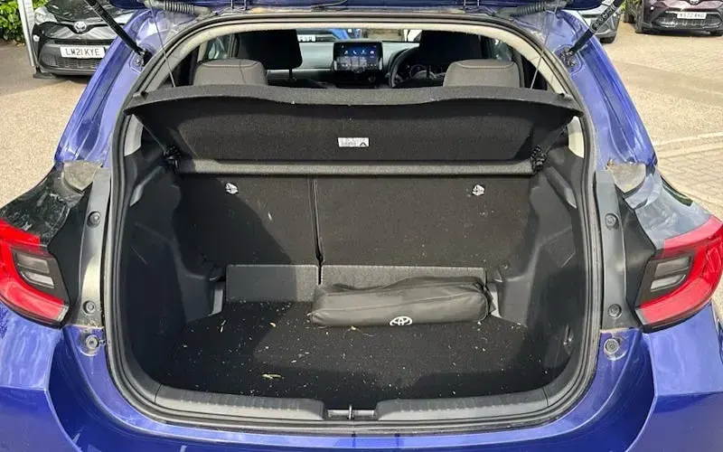 Used Toyota Yaris Design 116 HP (85 kW) 2024 Blue Hatchback