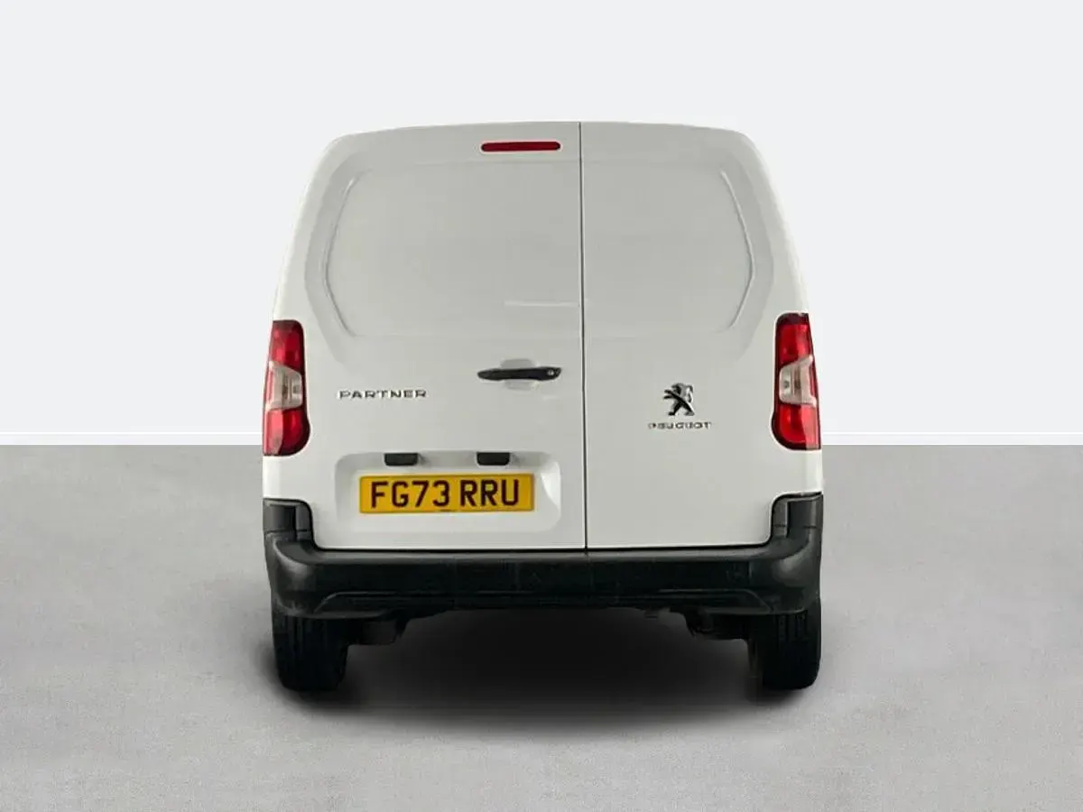 Used Peugeot Partner Premium 131 HP (96 kW) 2023 White MPV