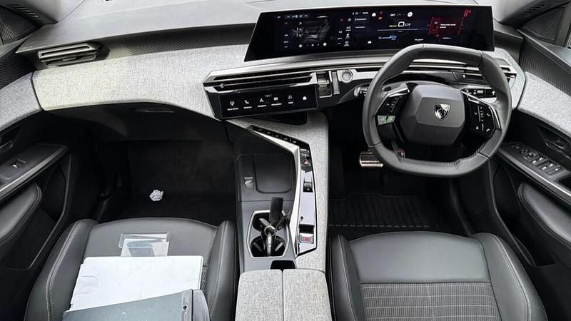 Used Peugeot e-3008 Allure 152 kW (207 HP) 2024 Black SUV