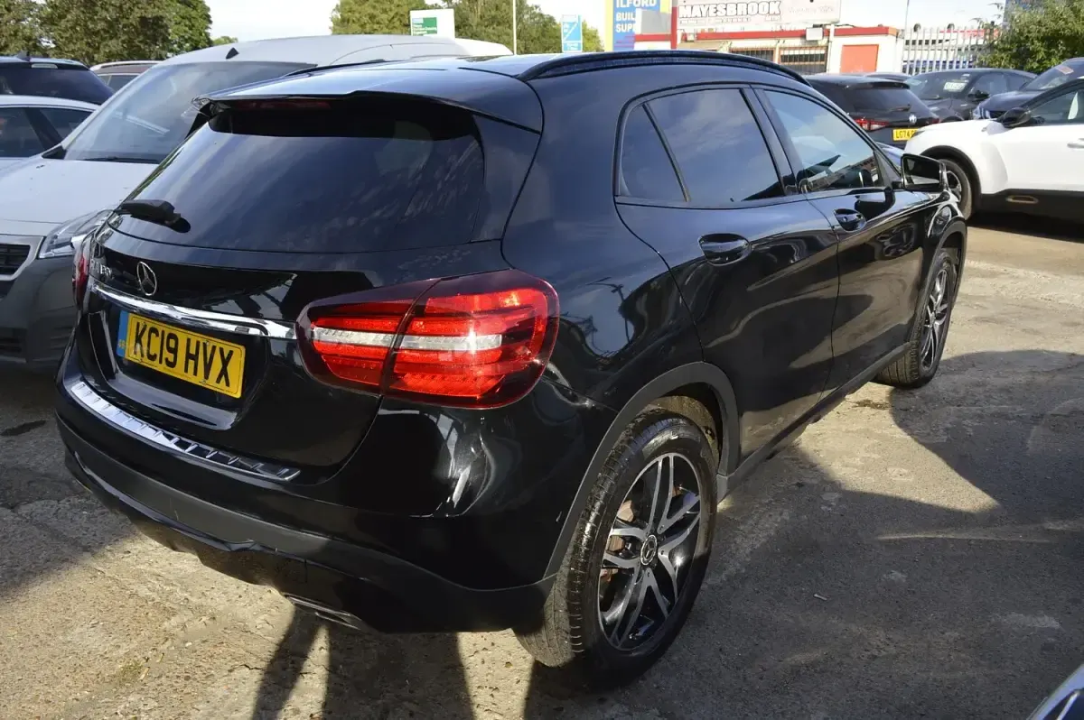 Used Mercedes GLA180 Urban 122 HP (89 kW) 2019 Black SUV