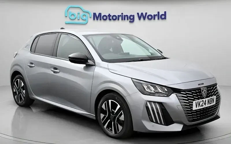 Used Peugeot 208 Allure 101 HP (74 kW) 2024 Hatchback