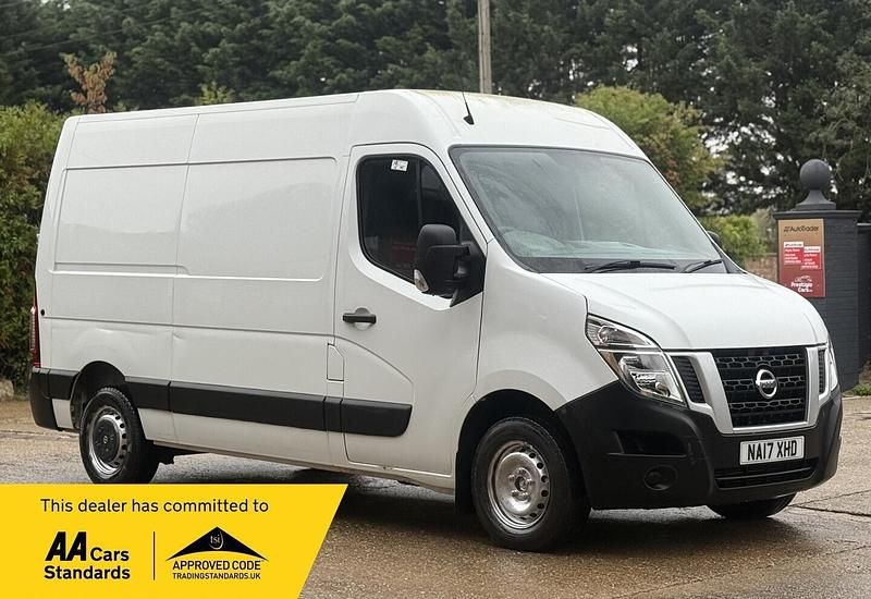 White Used 2017 Nissan NV400 SE Van | £11,990 (Fair price) - Image 1/2
