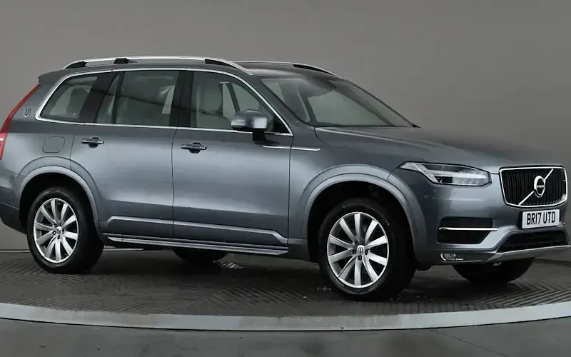 Used Volvo XC90 Momentum 235 HP (172 kW) 2019 SUV