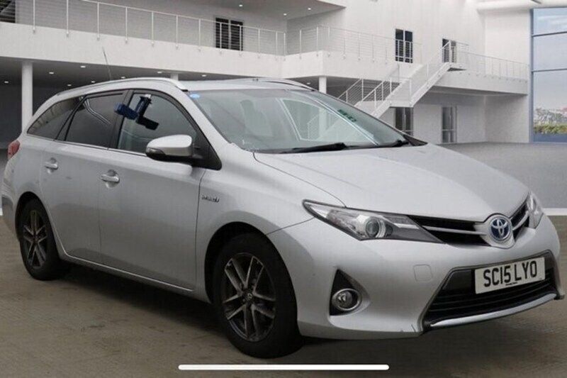 Used 2015 Toyota Auris Touring Sports Estate | £7,995 (Fair price) - Image 1/1