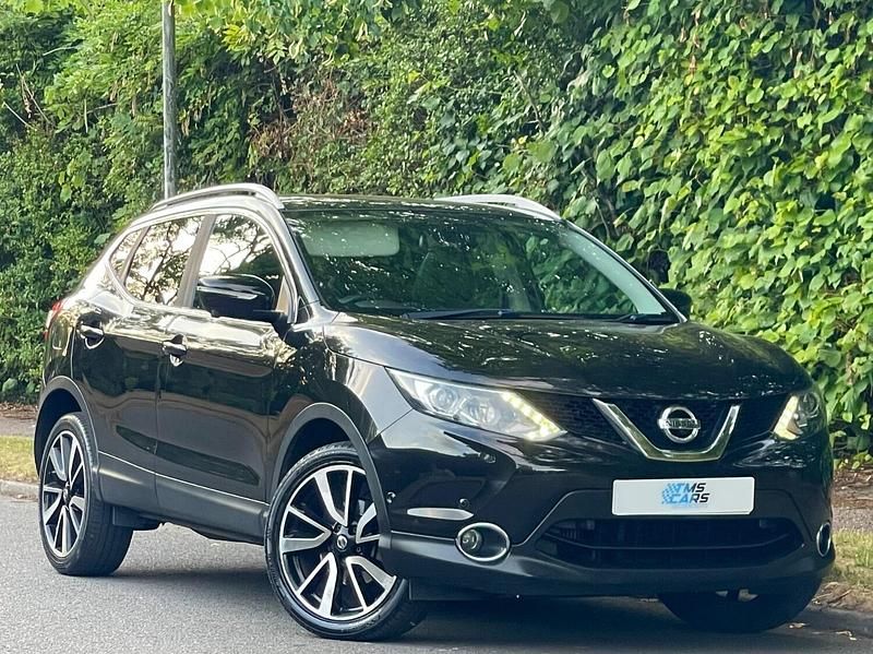 Black Used 2015 Nissan Qashqai Tekna SUV | £7,449 (Fair price) - Image 1/4