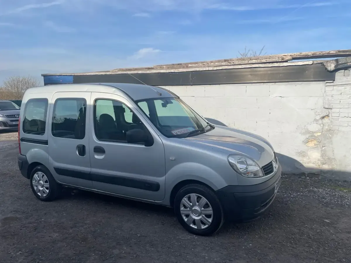 Begagnad Renault Kangoo Authentique 106 HK (77 kW) 2008 Grå Minibuss