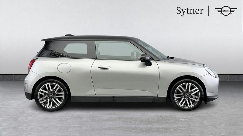 Second-hand Mini Cooper Hatch 133 kW (181 CP) 2025 Argintiu Hatchback