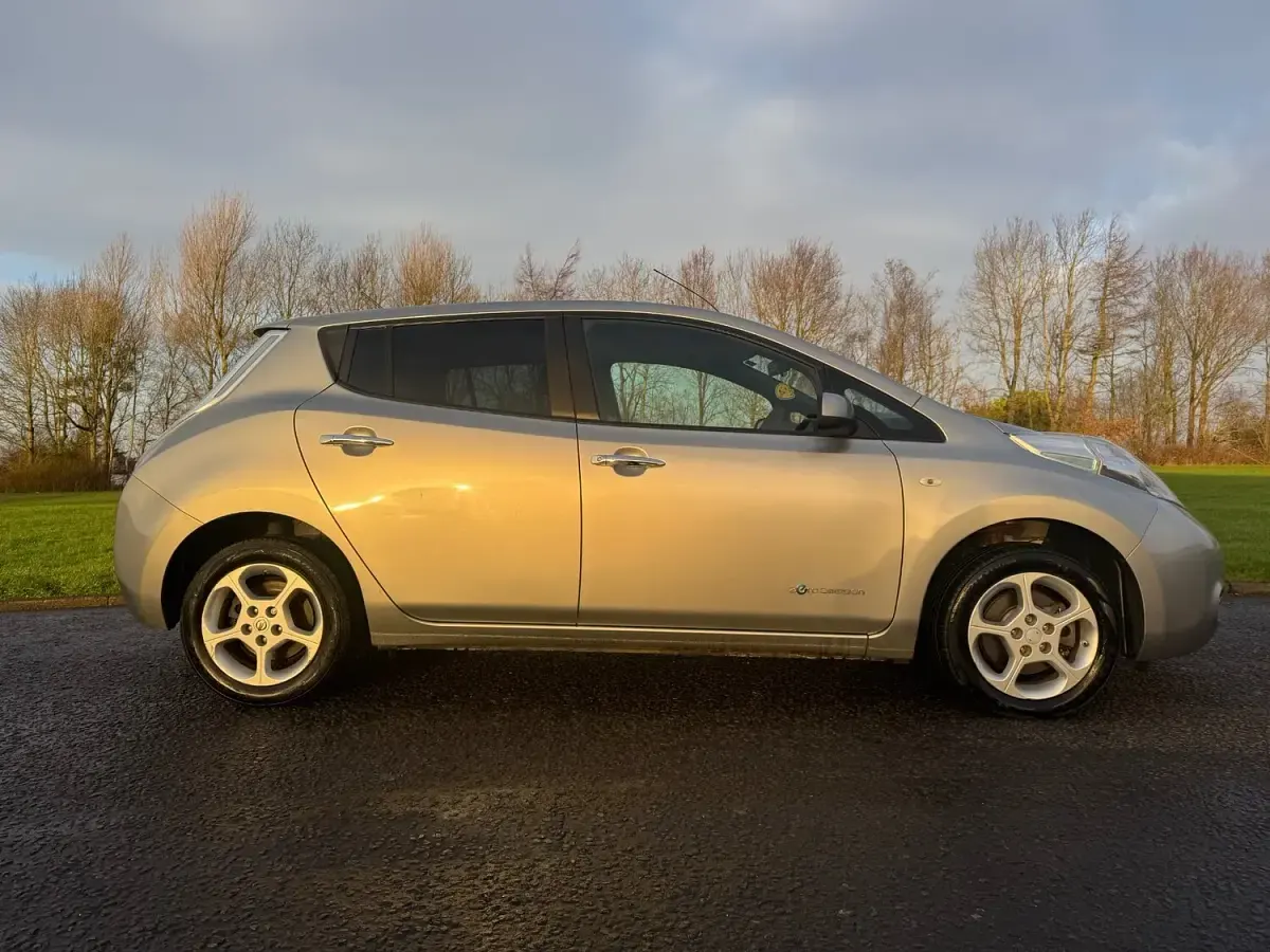 Used Nissan Leaf Acenta 80 kW (109 HP) 2016 Silver Hatchback