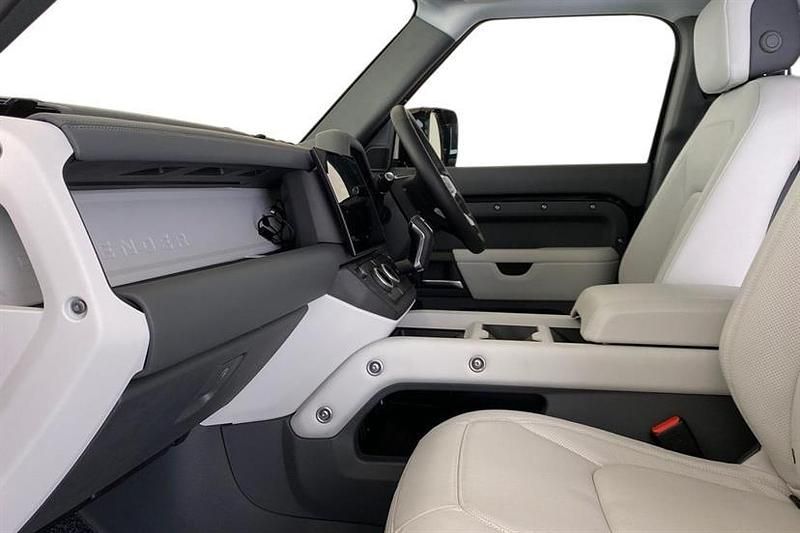 Used Land Rover Defender HSE Dynamic 249 HP (183 kW) 2025 Carpathian grey Estate