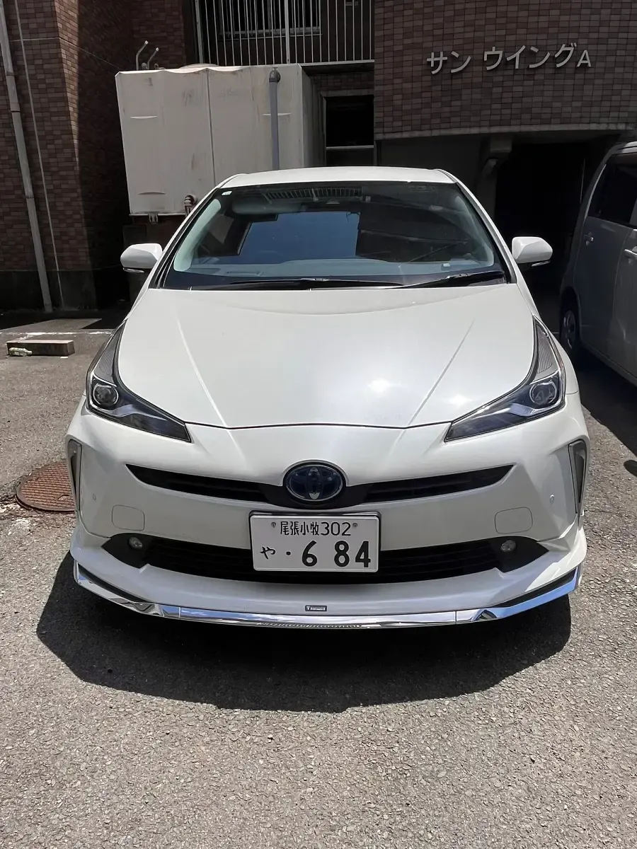 Used Toyota Prius Business Edition 2016 White Hatchback
