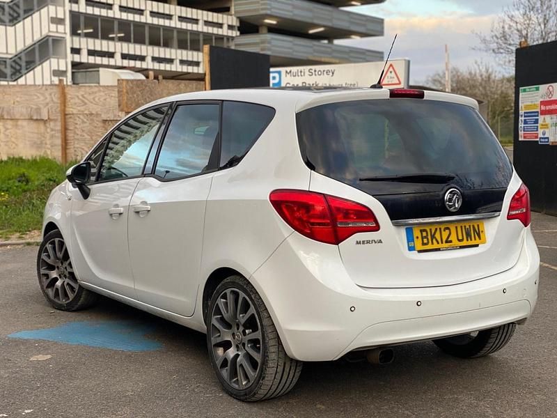 Używany Vauxhall Meriva Edition 100 KM (73 kW) 2012 Biały Minivan