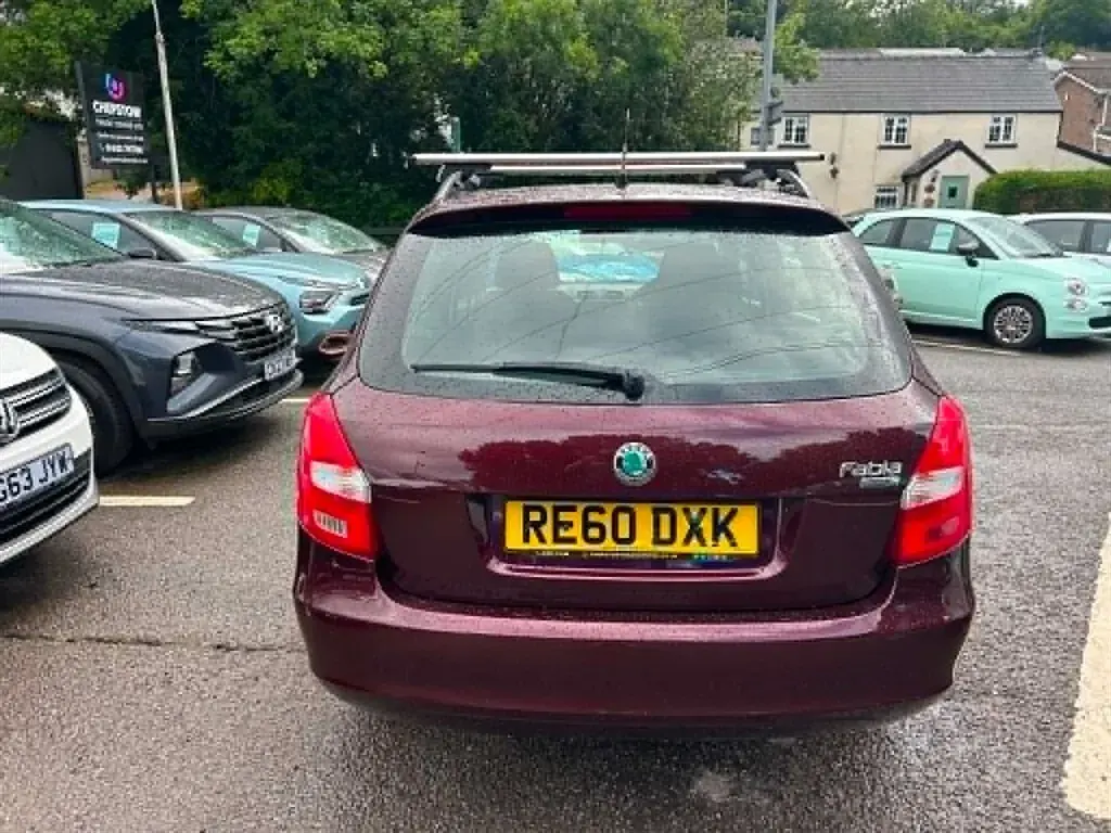 Used Skoda Fabia SE 105 HP (77 kW) 2010 Maroon Estate
