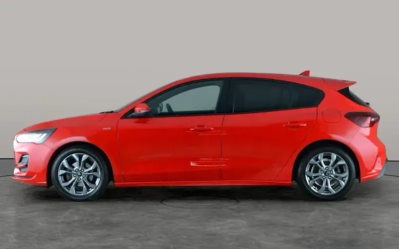 Used Ford Focus ST-Line 155 HP (114 kW) 2023 Red Hatchback