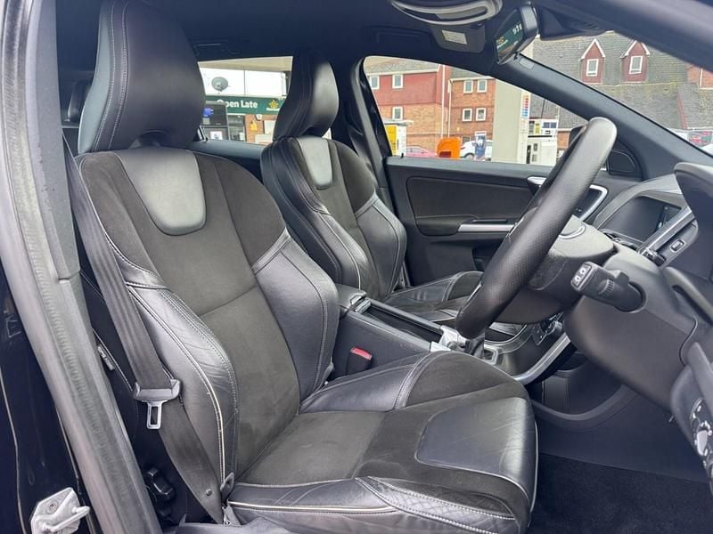 Second-hand Volvo XC60 R-Design 190 CP (139 kW) 2015 Negru SUV