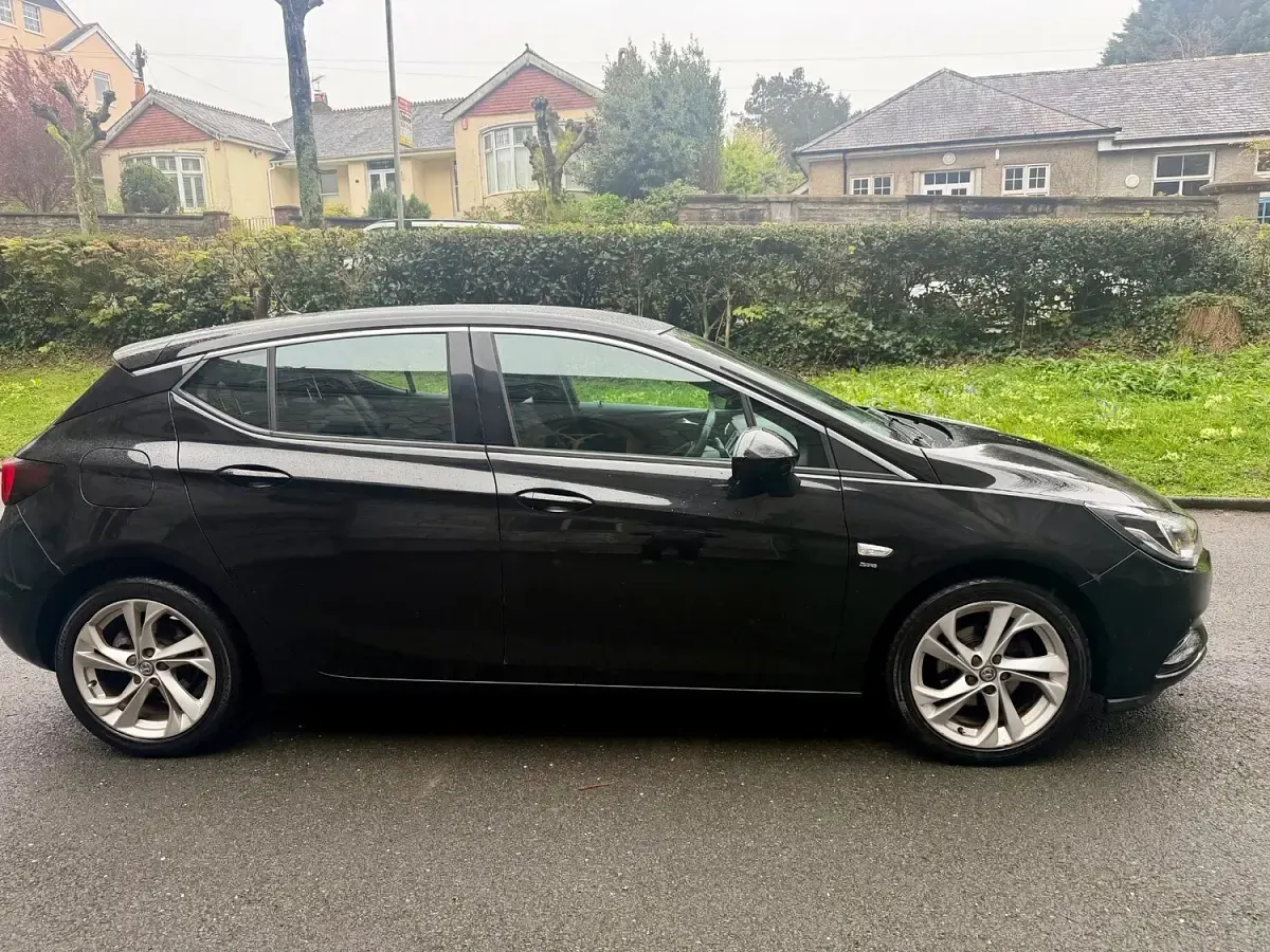 Used Vauxhall Astra SRi 150 HP (110 kW) 2018 Black Hatchback