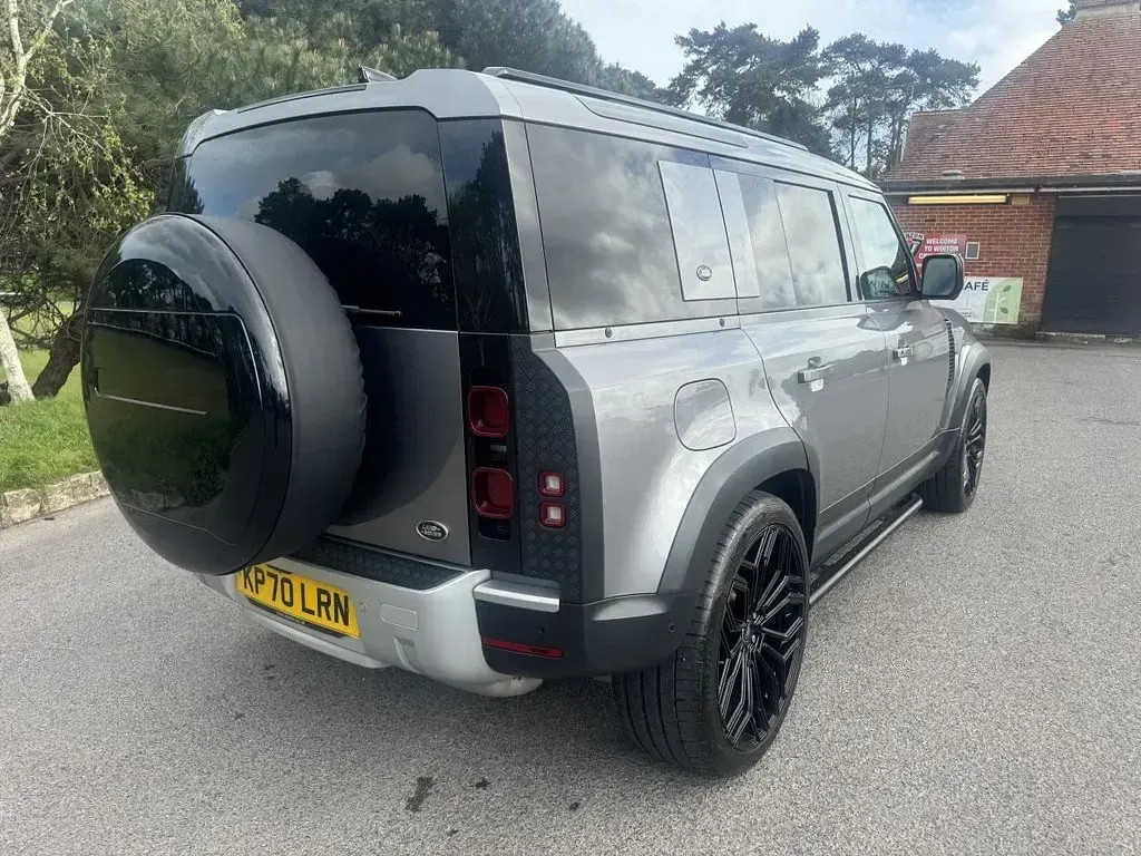 Used Land Rover Defender HSE 250 HP (183 kW) 2021 Grey SUV