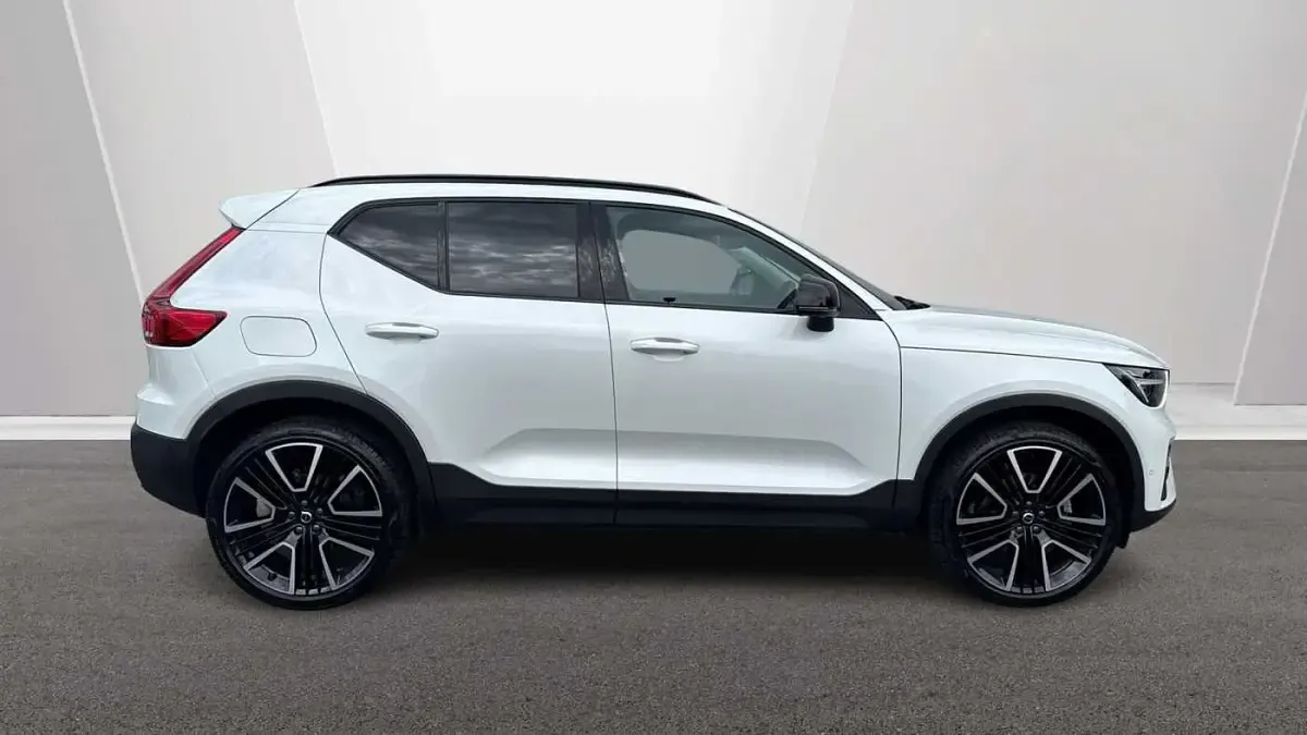 Used Volvo XC40 Ultra 161 HP (118 kW) 2025 White SUV
