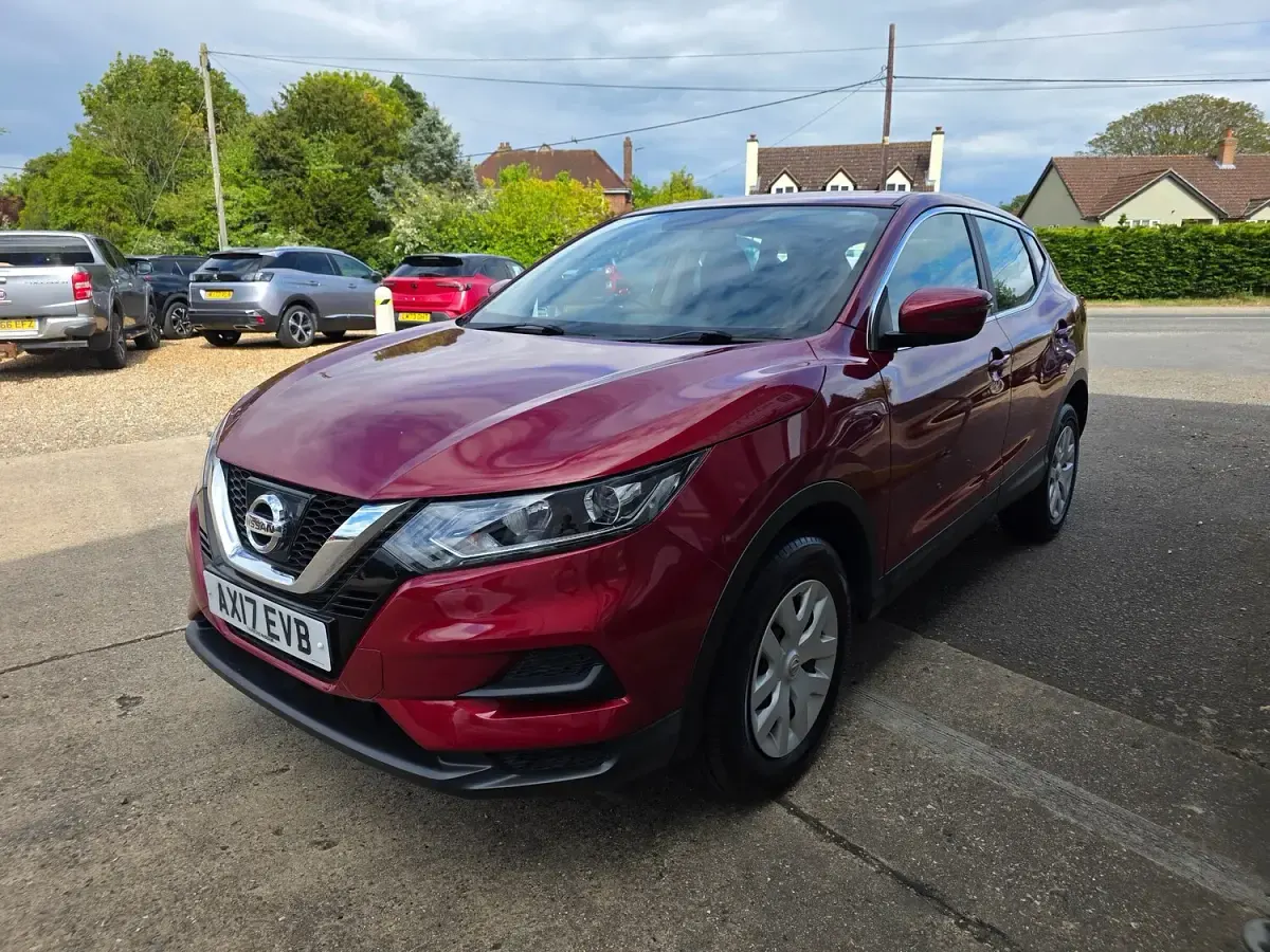 Used Nissan Qashqai Visia 2017 Red SUV