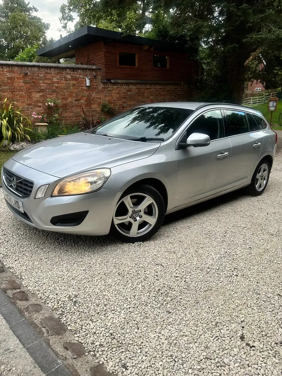 Used Volvo V60 SE 163 HP (119 kW) 2011 Silver Estate