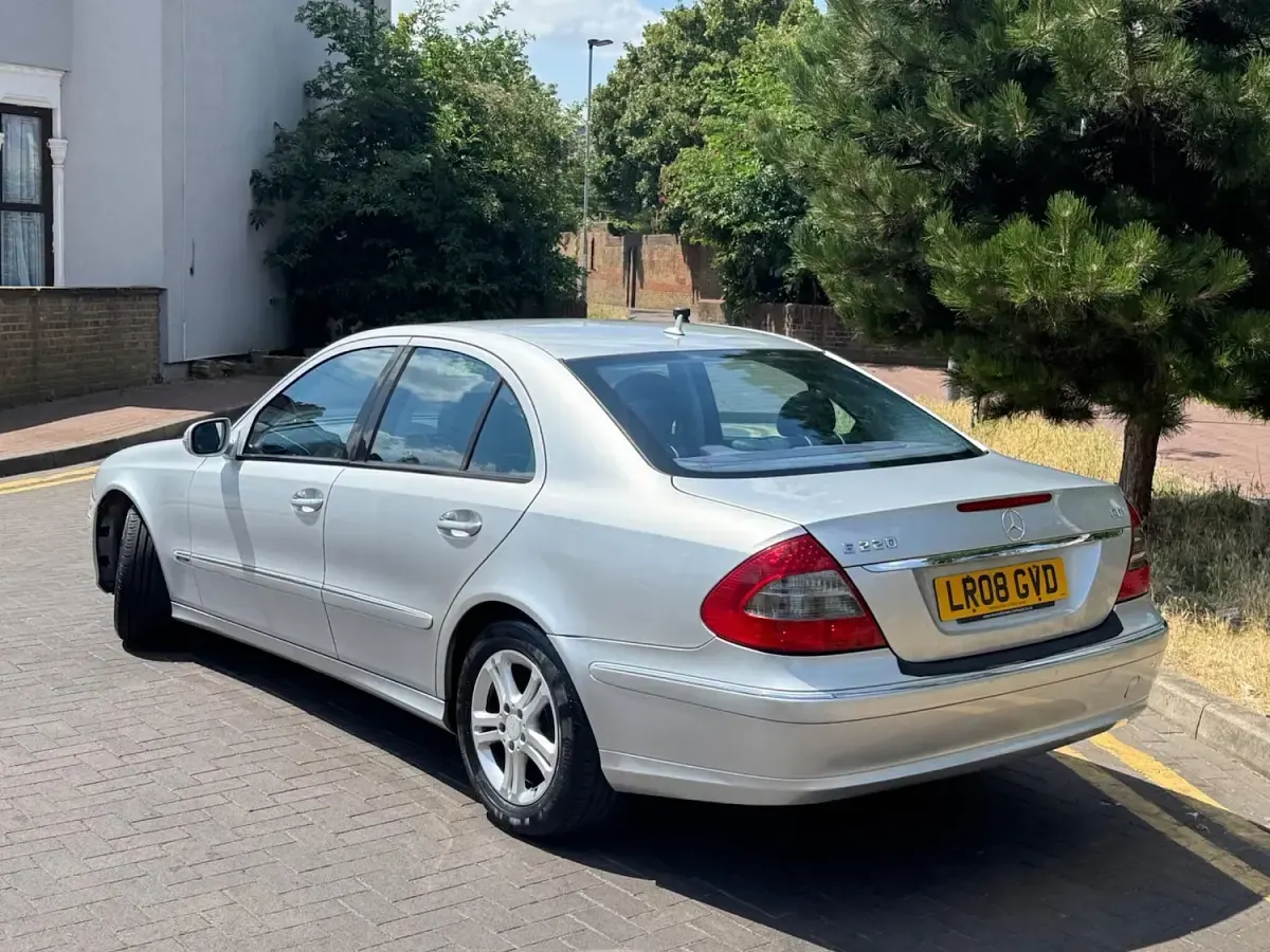 Used Mercedes E220 Avantgarde 170 HP (125 kW) 2008 Silver Sedan