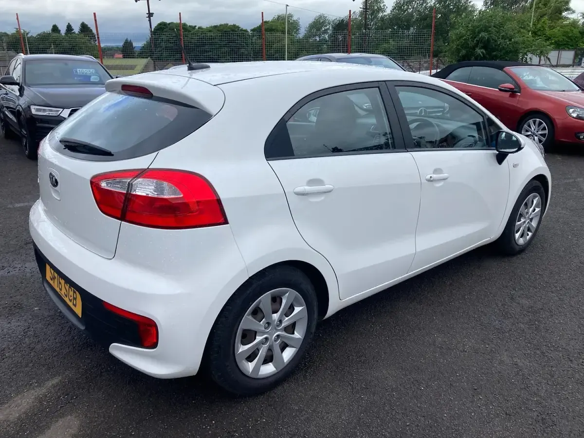 Used Kia Rio 84 HP (61 kW) 2016 White Hatchback