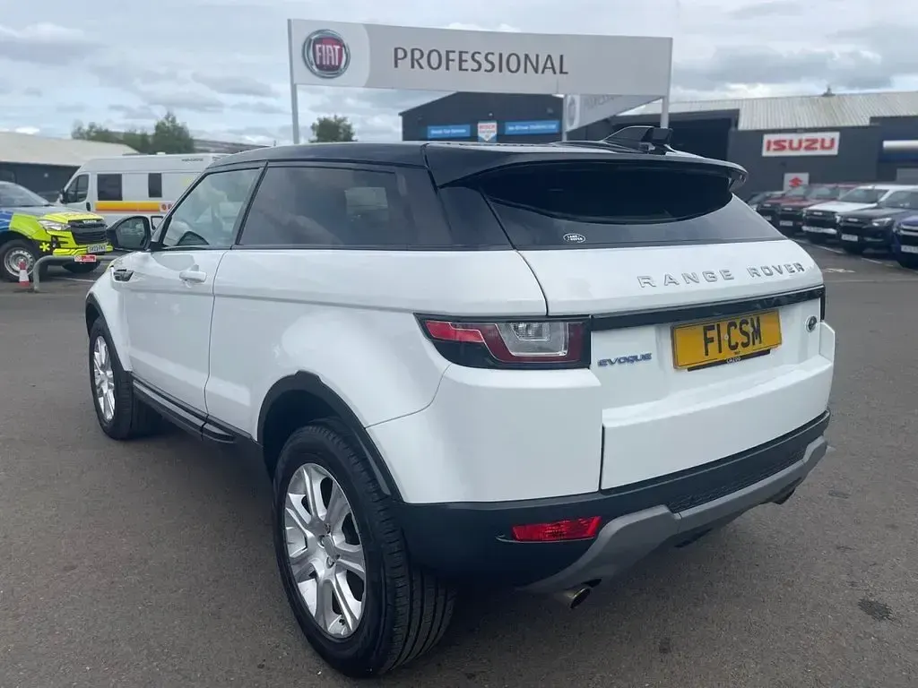 Used Land Rover Range Rover evoque SE 150 HP (110 kW) 2018 White Coupe
