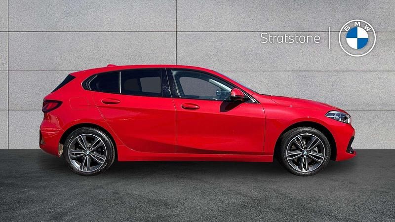 Used BMW 118 Sport Line 134 HP (98 kW) 2023 Red Hatchback