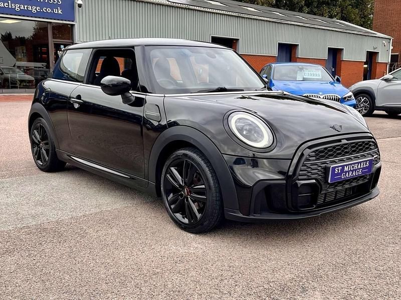 Usado Mini Cooper Hatch 134 CV (98 kW) 2022 Negro Utilitario