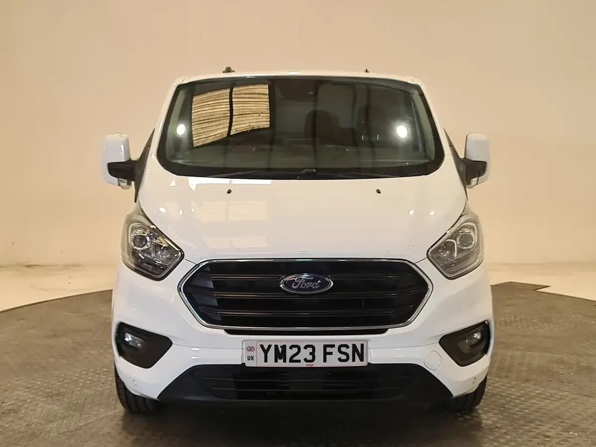 Used Ford Transit Custom Limited 130 HP (95 kW) 2023 White Van
