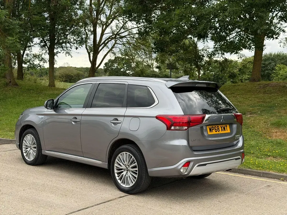 Used Mitsubishi Outlander P-HEV 2018 Grey Estate
