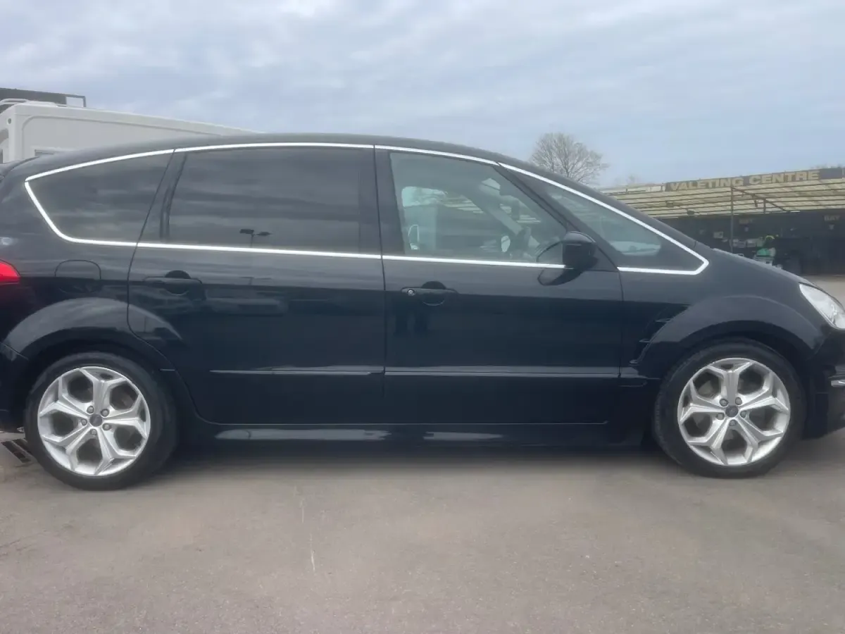 Used Ford S-MAX Titanium X 200 HP (147 kW) 2012 Black MPV