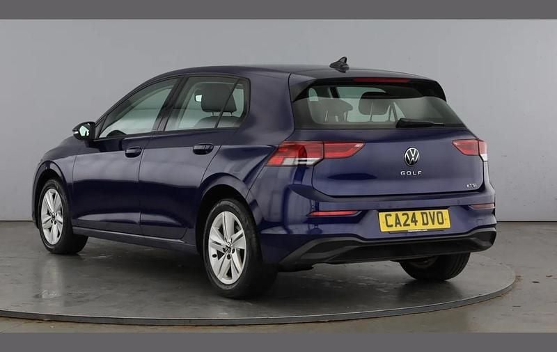Second-hand VW Golf VIII Life 147 CP (108 kW) 2024 Albastru Hatchback