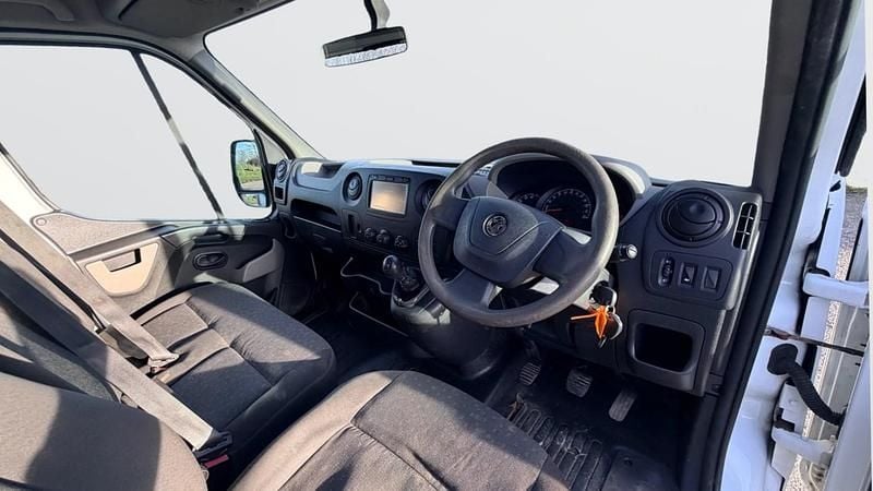 Second-hand Vauxhall Movano 125 CP (91 kW) 2016 Alb Monovolum