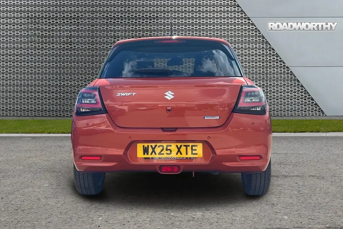 Używany Suzuki Swift 2025 Pomarańczowy Hatchback
