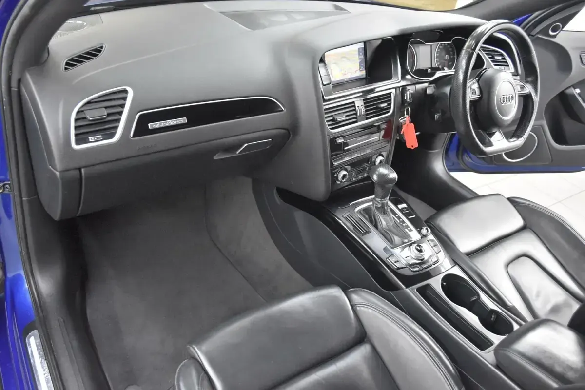 Used Audi A4 Black Edition 177 HP (130 kW) 2015 Blue Sedan