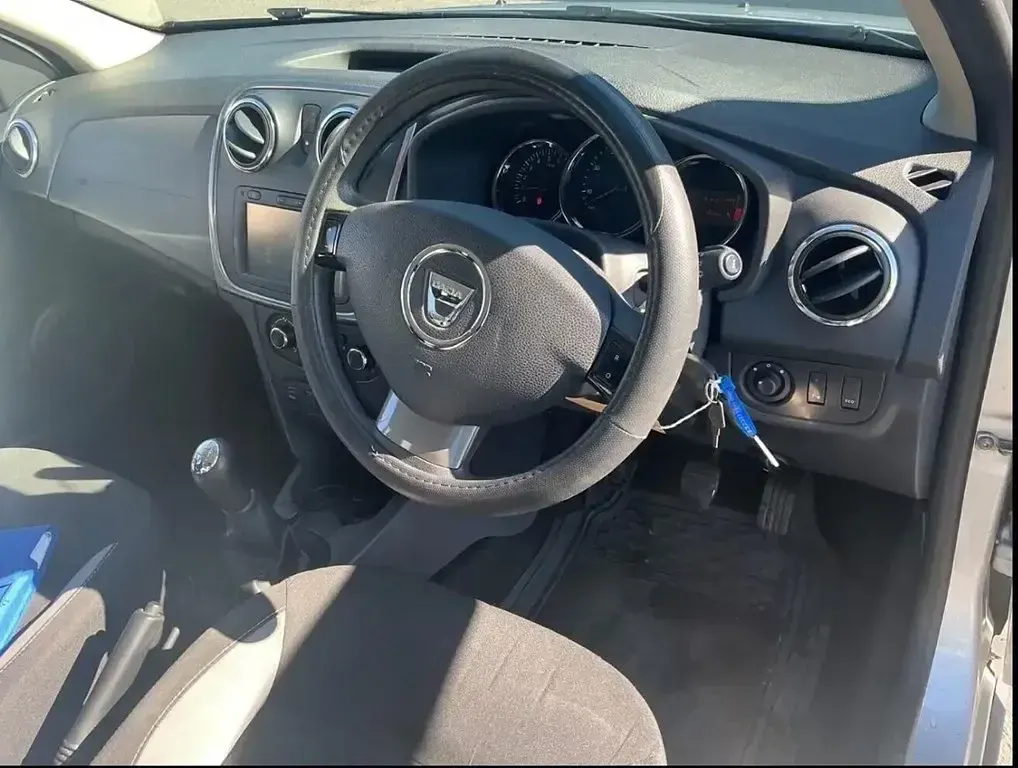 Begagnad Dacia Sandero Lauréate 2016 Silver Halvkombi