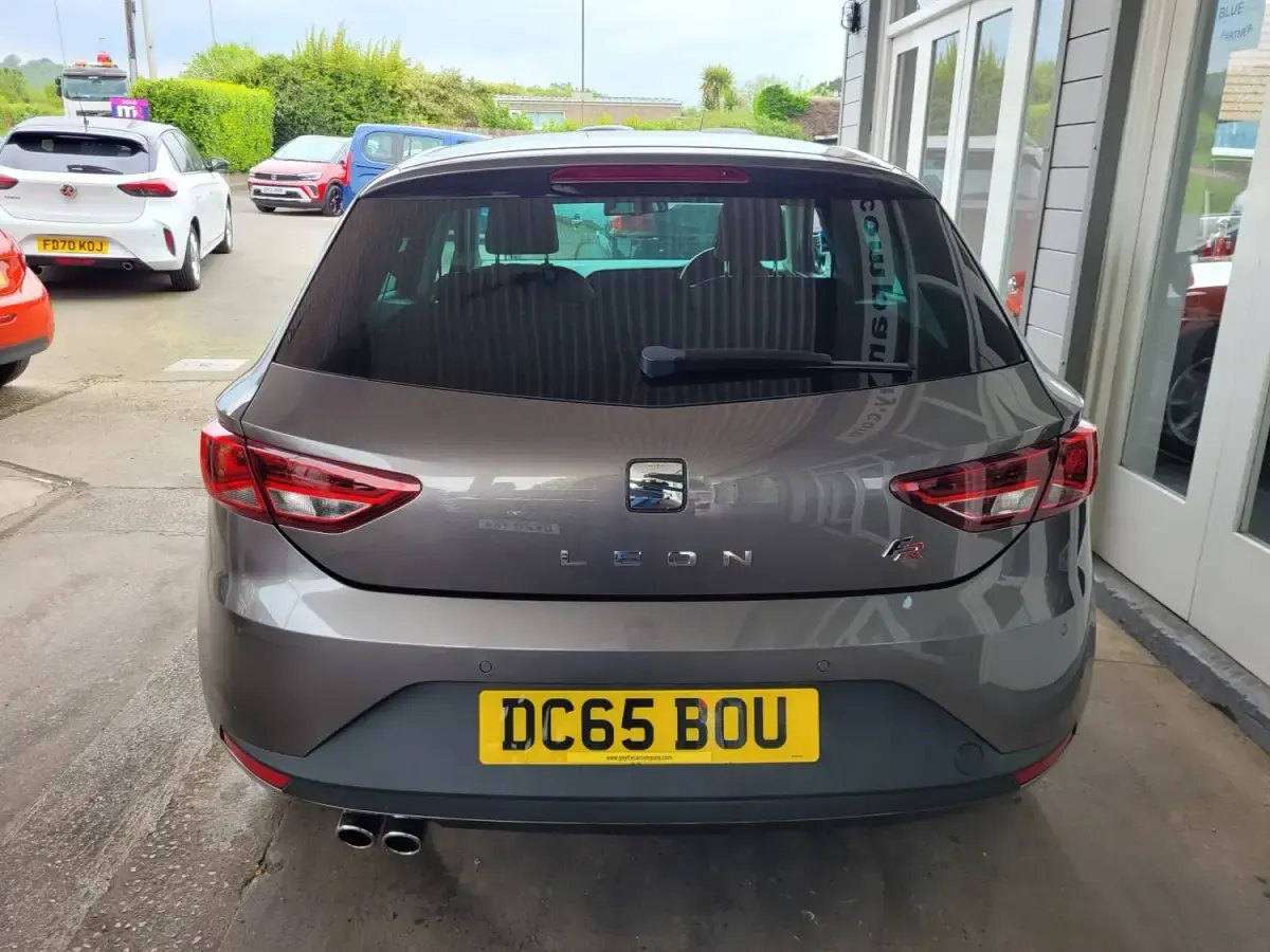 Begagnad Seat Leon FR 150 HK (110 kW) 2015 Grå Halvkombi