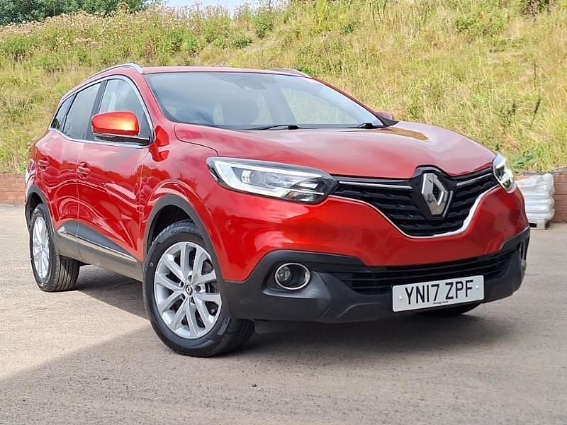Red Used 2017 Renault Kadjar Dynamique SUV | £7,998 (Fair price) - Image 1/4