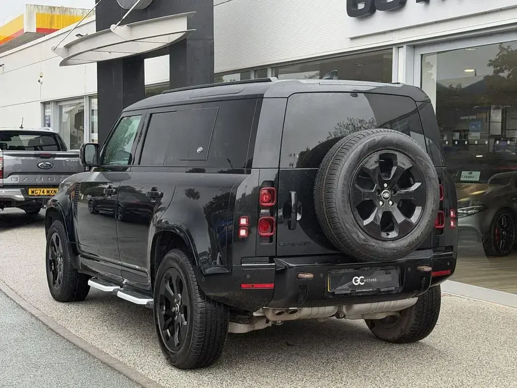 Used Land Rover Defender Black Edition 250 HP (183 kW) 2023 Black SUV