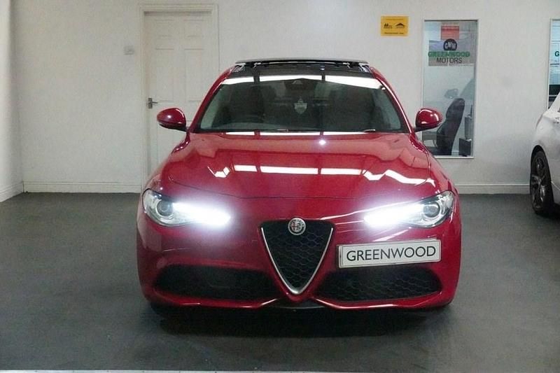 Used Alfa Romeo Giulia Saloon Edizione Speciale 180 HP (132 kW) 2018 Red Sedan