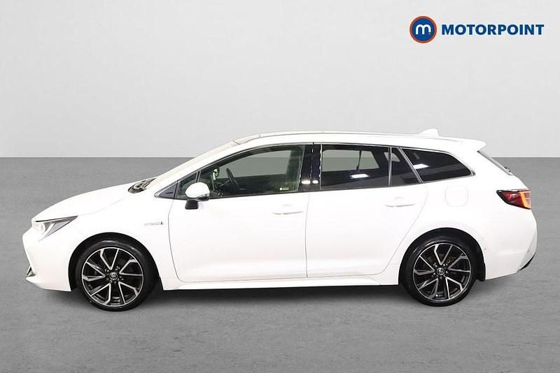 Used Toyota Corolla 184 HP (135 kW) 2021 White Estate