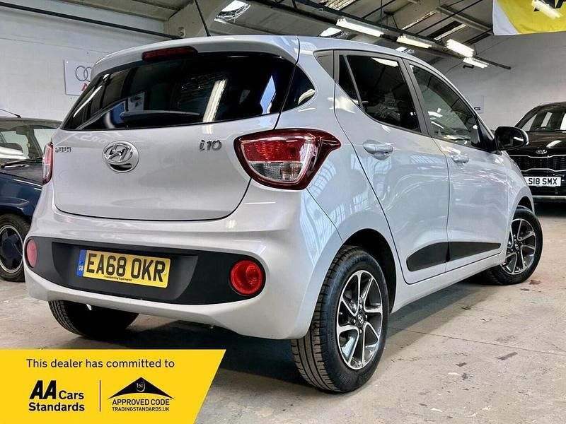 Used Hyundai i10 Premium 66 HP (48 kW) 2018 Silver Hatchback