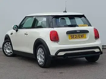 Używany Mini ONE Classic 102 KM (75 kW) 2021 Biały Hatchback